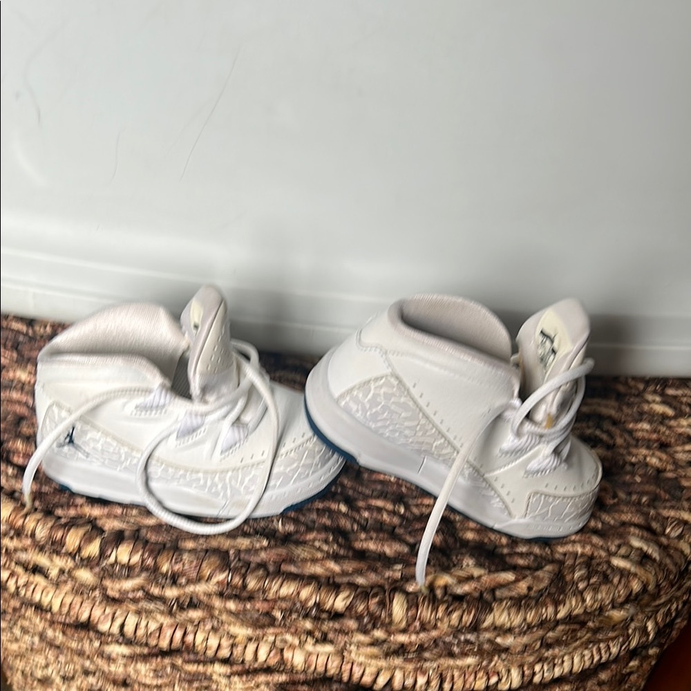 Nike White Air Jordan Sneakers Soft High-Top Design - Picture 3 of 5